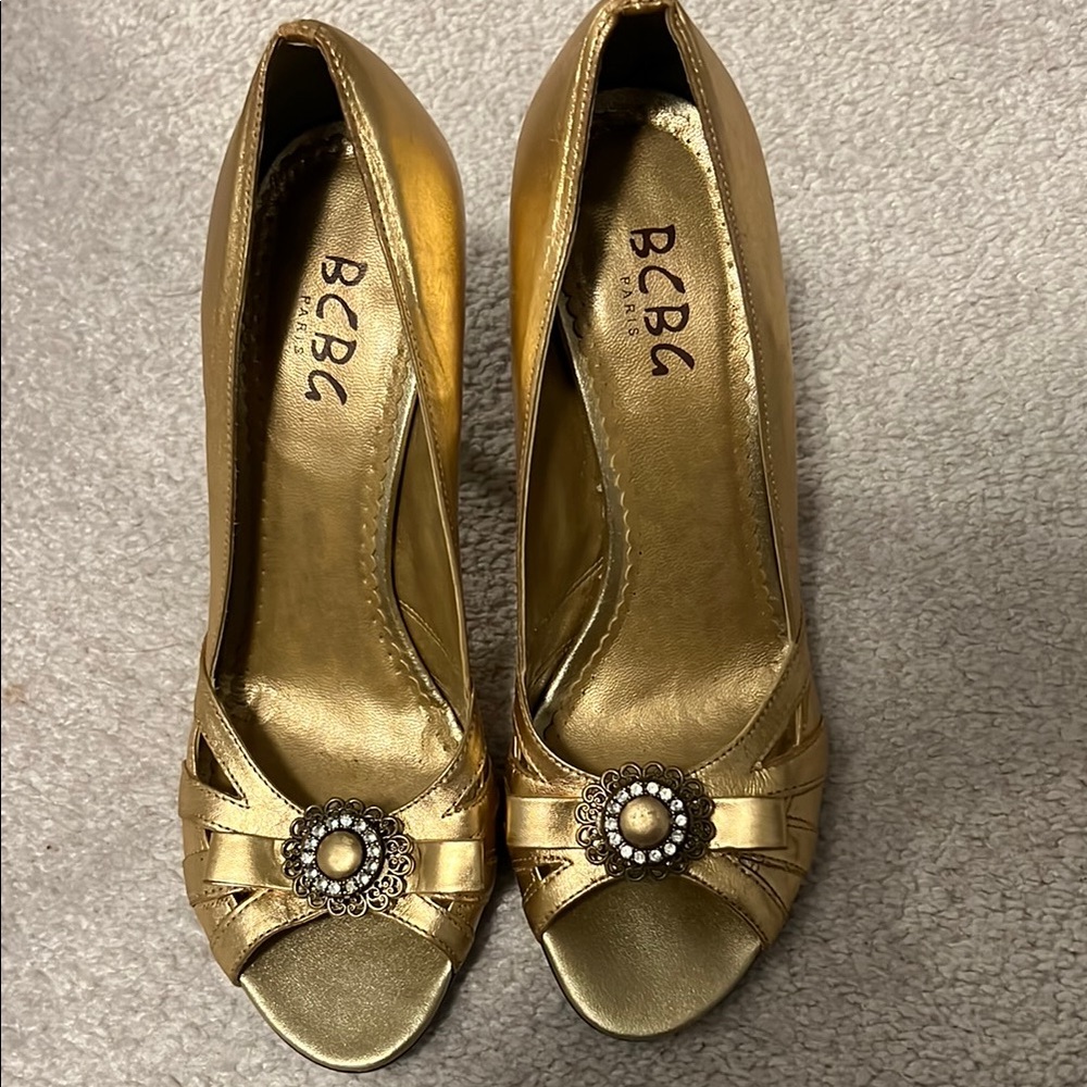 BCBG Women's Gold Peep Toe Heels